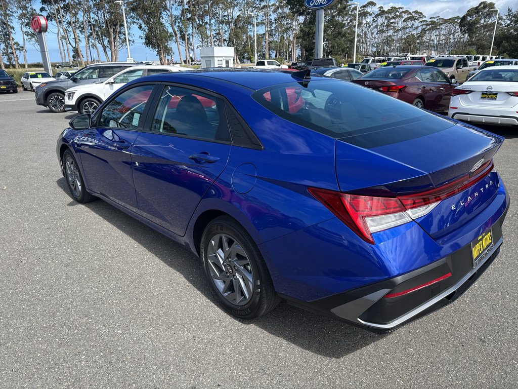 Used 2026 Hyundai Elantra Hybrid FWD image 3