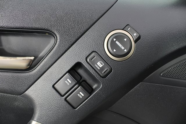 Used 2013 Hyundai Genesis 3.8 image 14