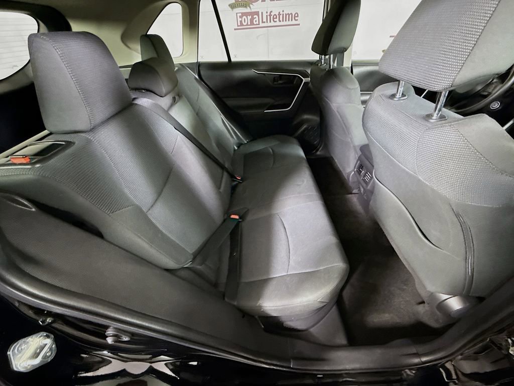 Certified 2021 Toyota RAV4 LE image 28