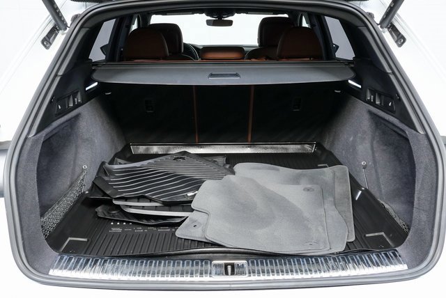 Used 2024 Audi Q8 e-tron Premium Plus image 29