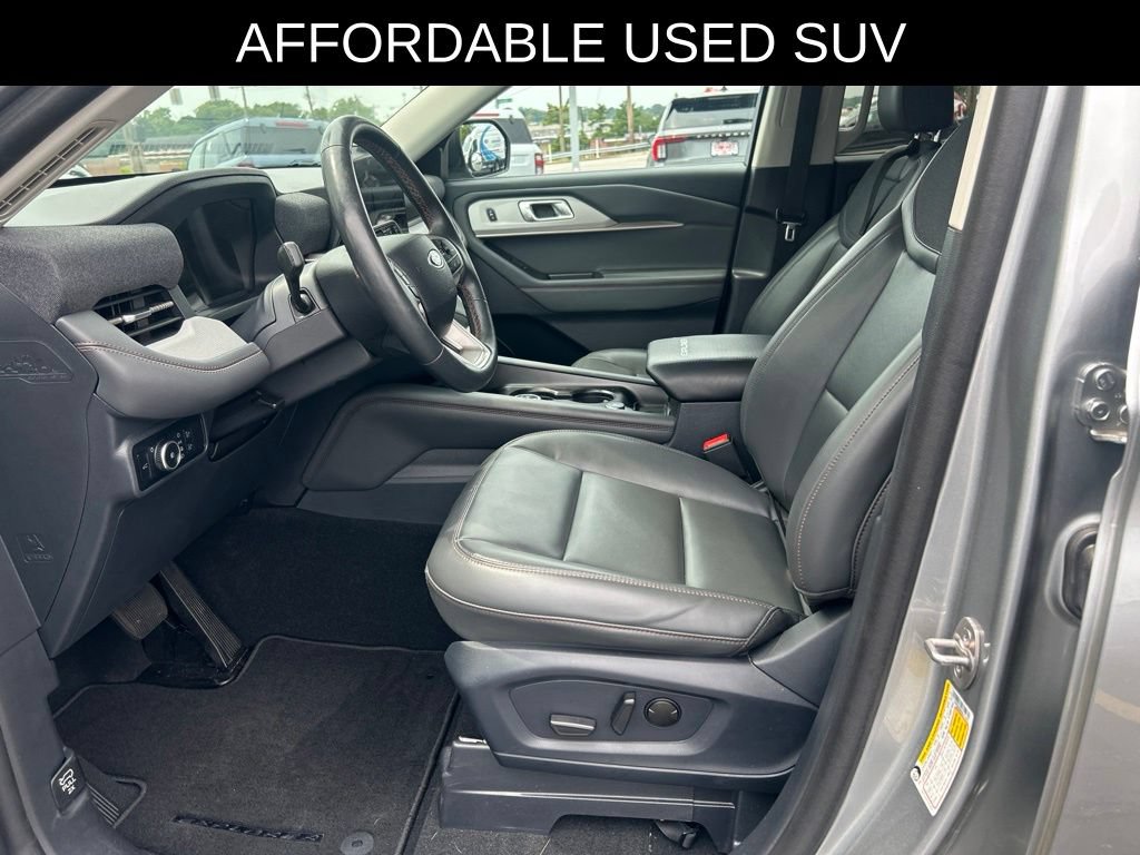 Used 2025 Ford Explorer Active w/ Active Comfort Package AWD/4WD image 8
