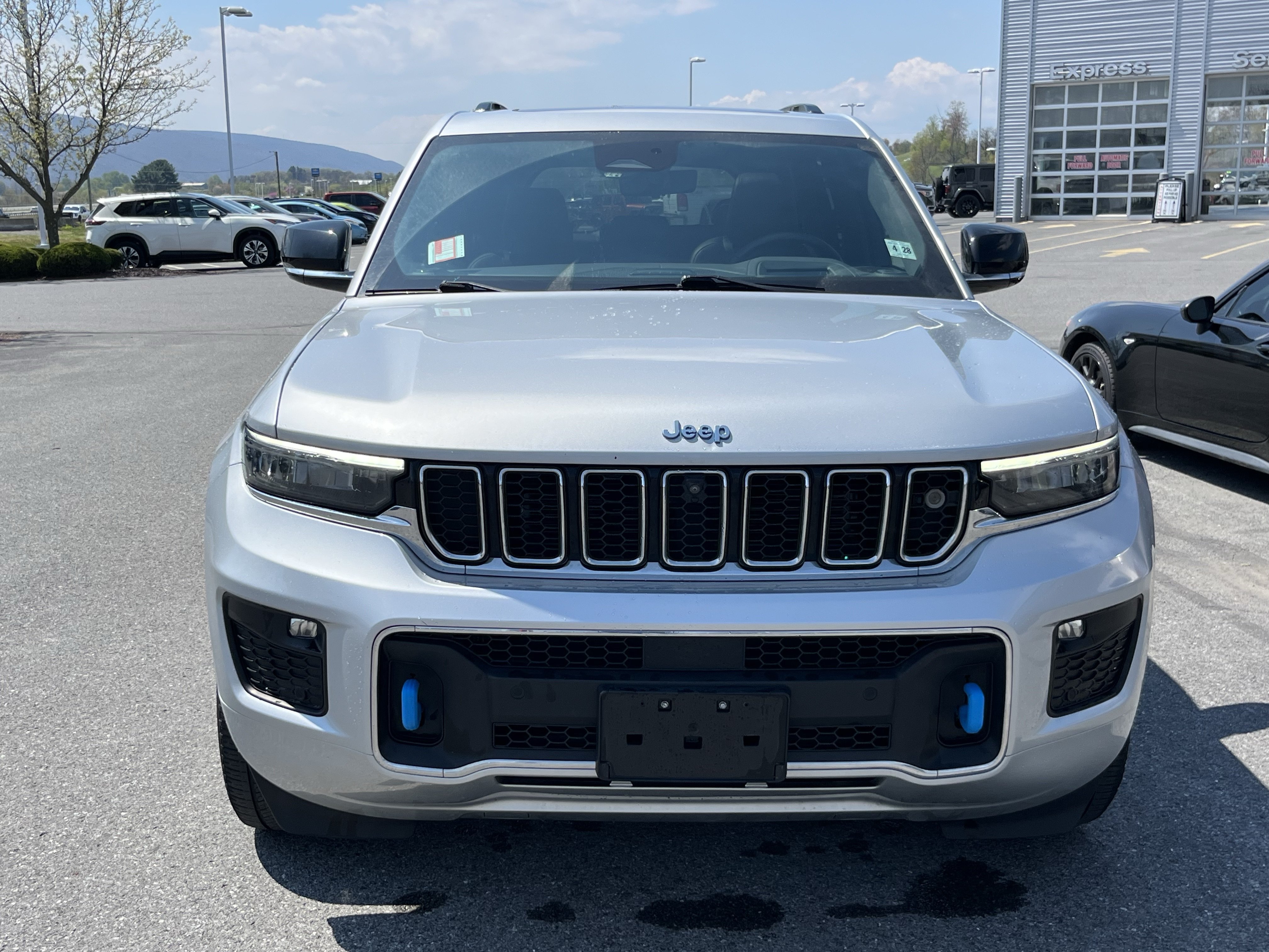 Used 2023 Jeep Grand Cherokee Overland w/ Advanced Protech Group III AWD/4WD image 10