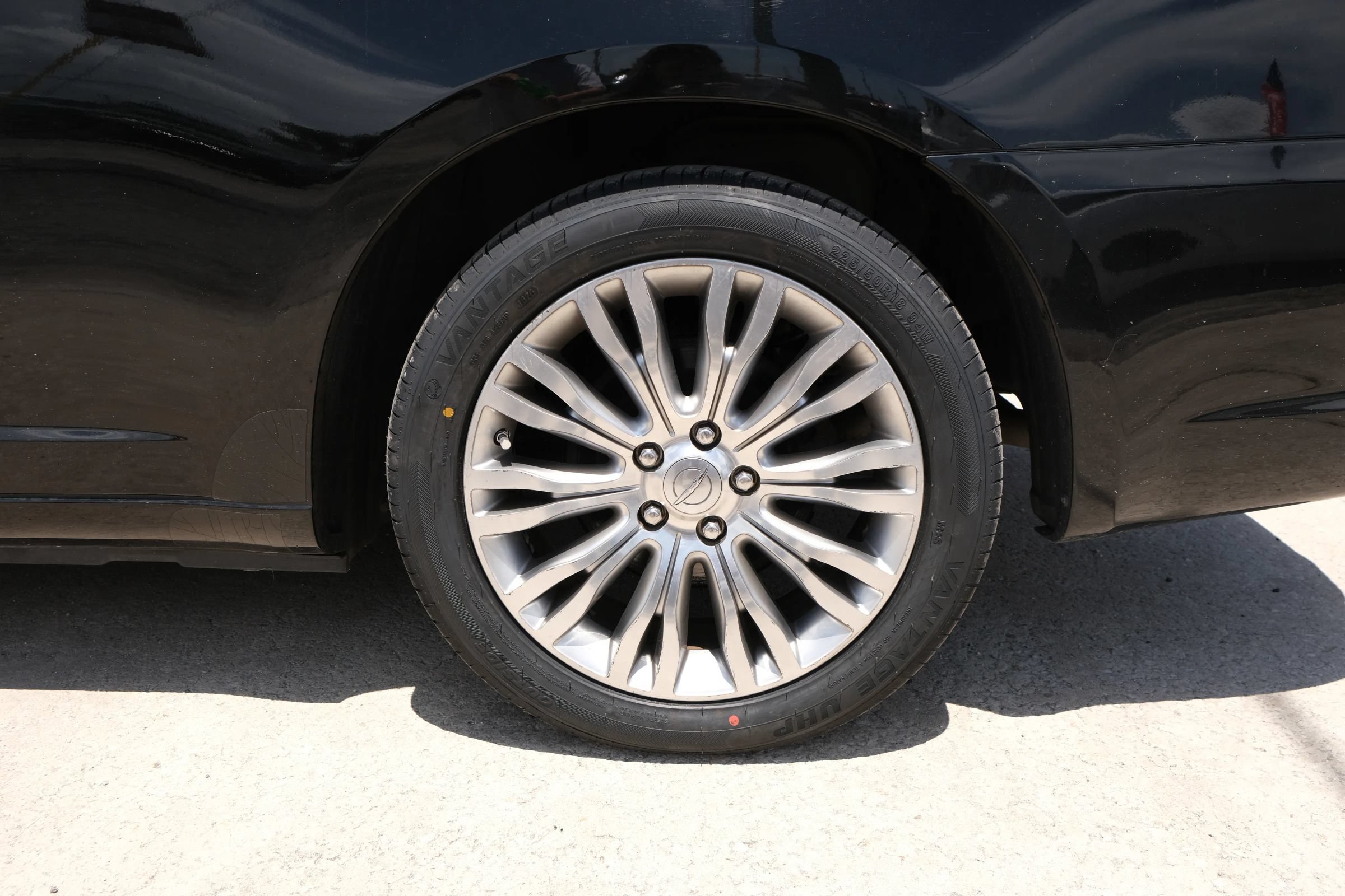 Used 2011 Chrysler 200 Limited FWD image 17