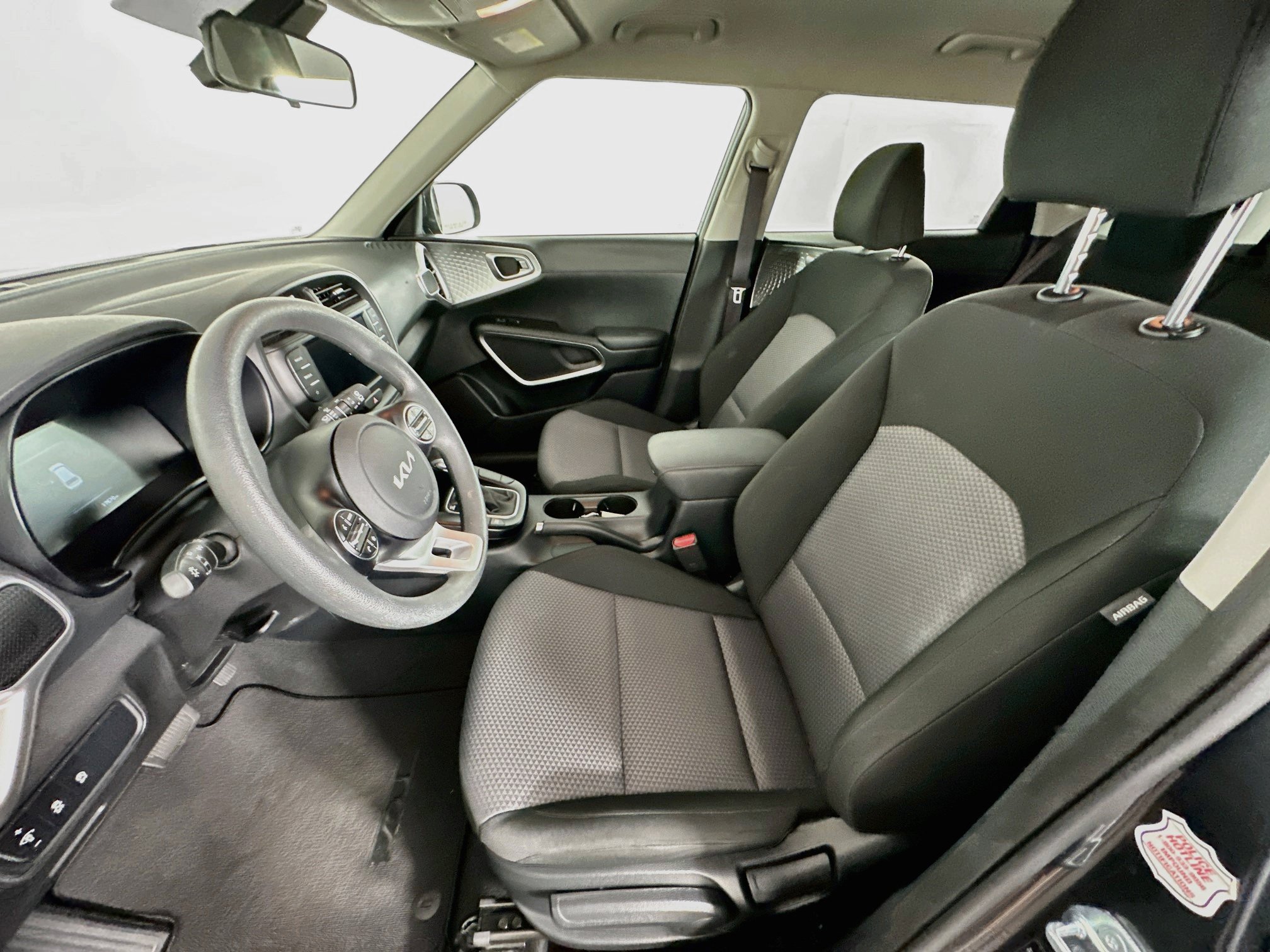 Used 2025 Kia Soul LX w/ LX Technology Package FWD image 13