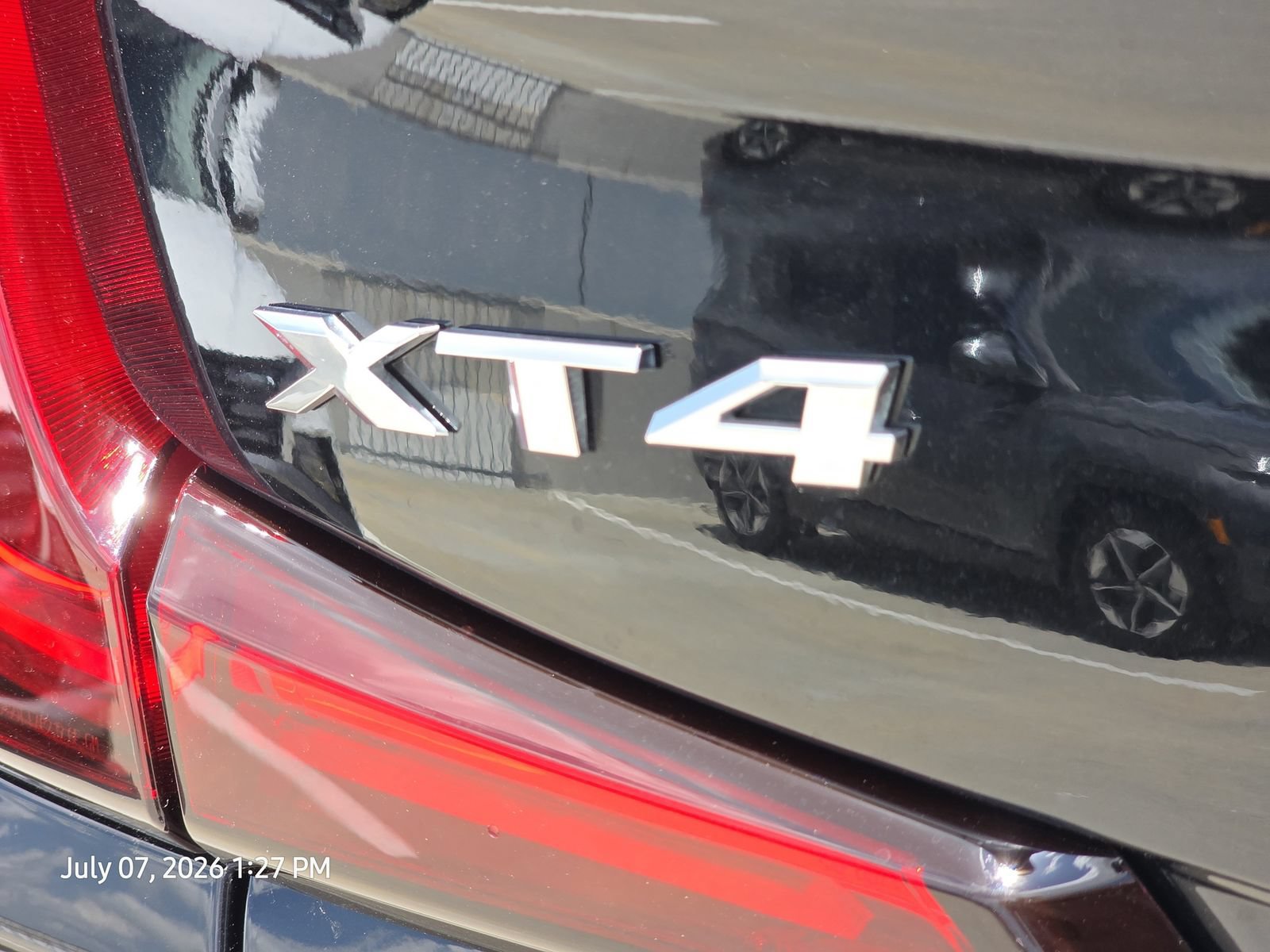 Used 2024 Cadillac XT4 Luxury w/ Cold Weather Package FWD image 10