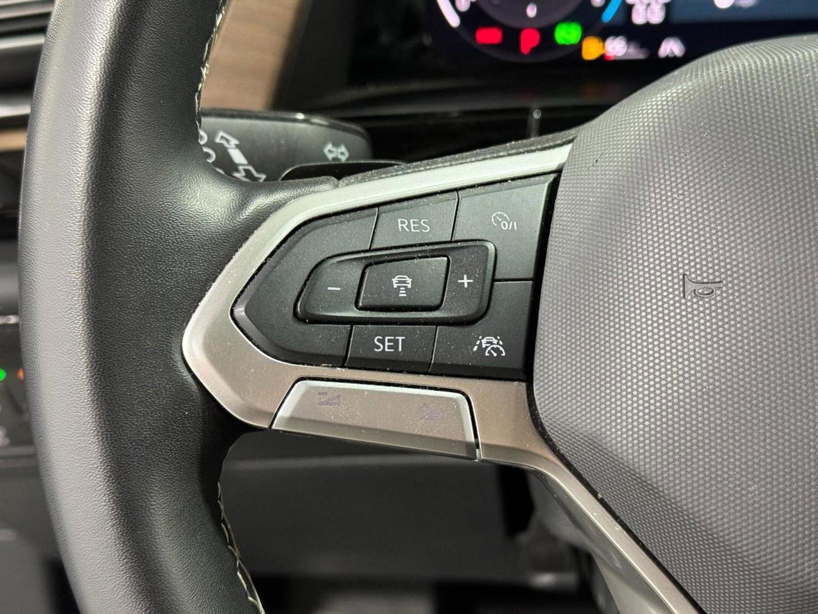 Used 2024 Volkswagen Atlas SE image 32