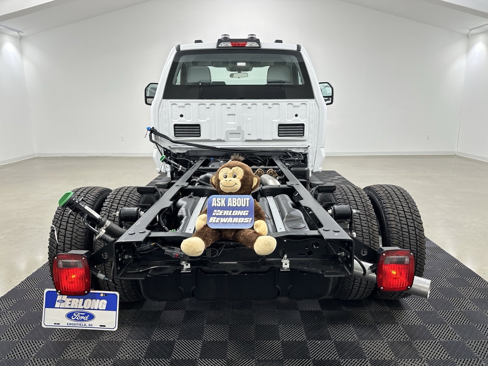 New 2025 Ford F350 XL w/ XL Chrome Package image 8