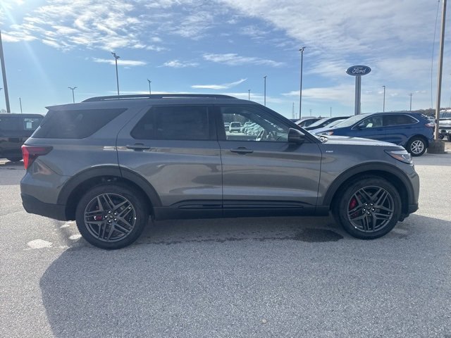 New 2026 Ford Explorer ST-Line w/ ST-Line Street Pack image 4