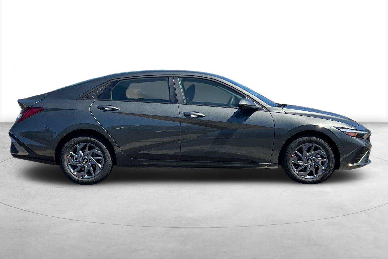 New 2026 Hyundai Elantra Hybrid FWD image 7