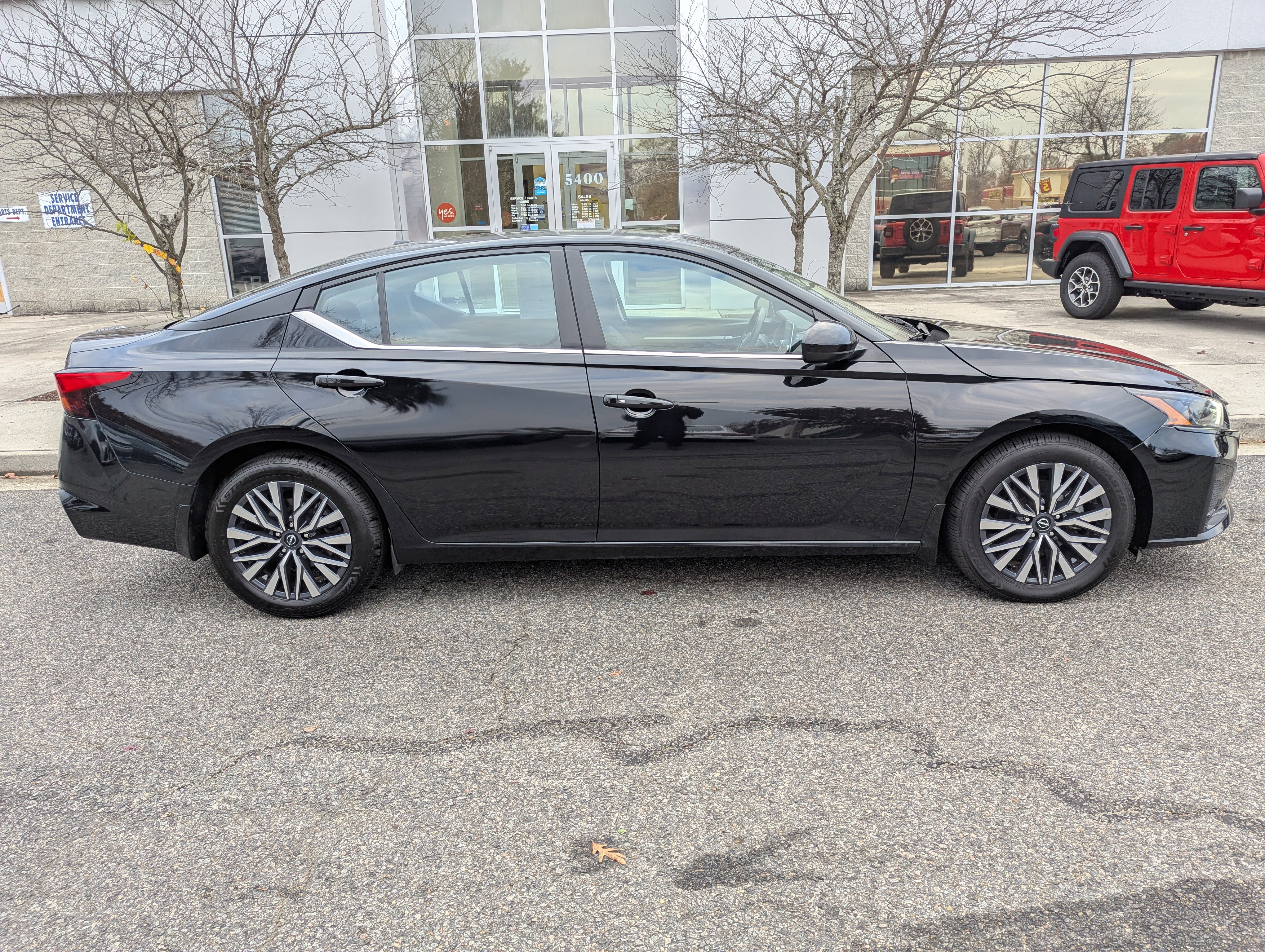 Used 2023 Nissan Altima 2.5 SV image 9