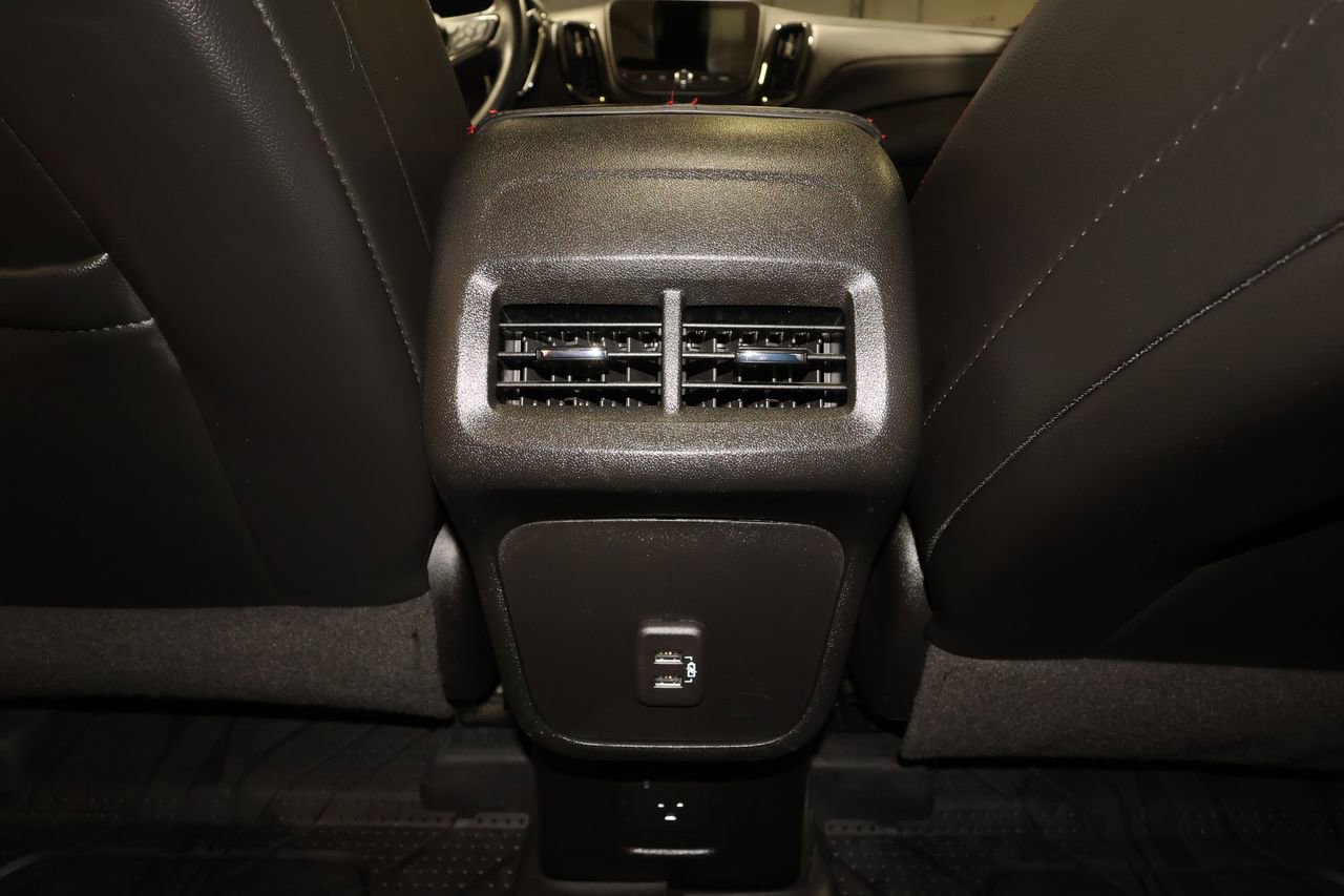 Used 2022 Chevrolet Equinox RS w/ Infotainment Package image 29