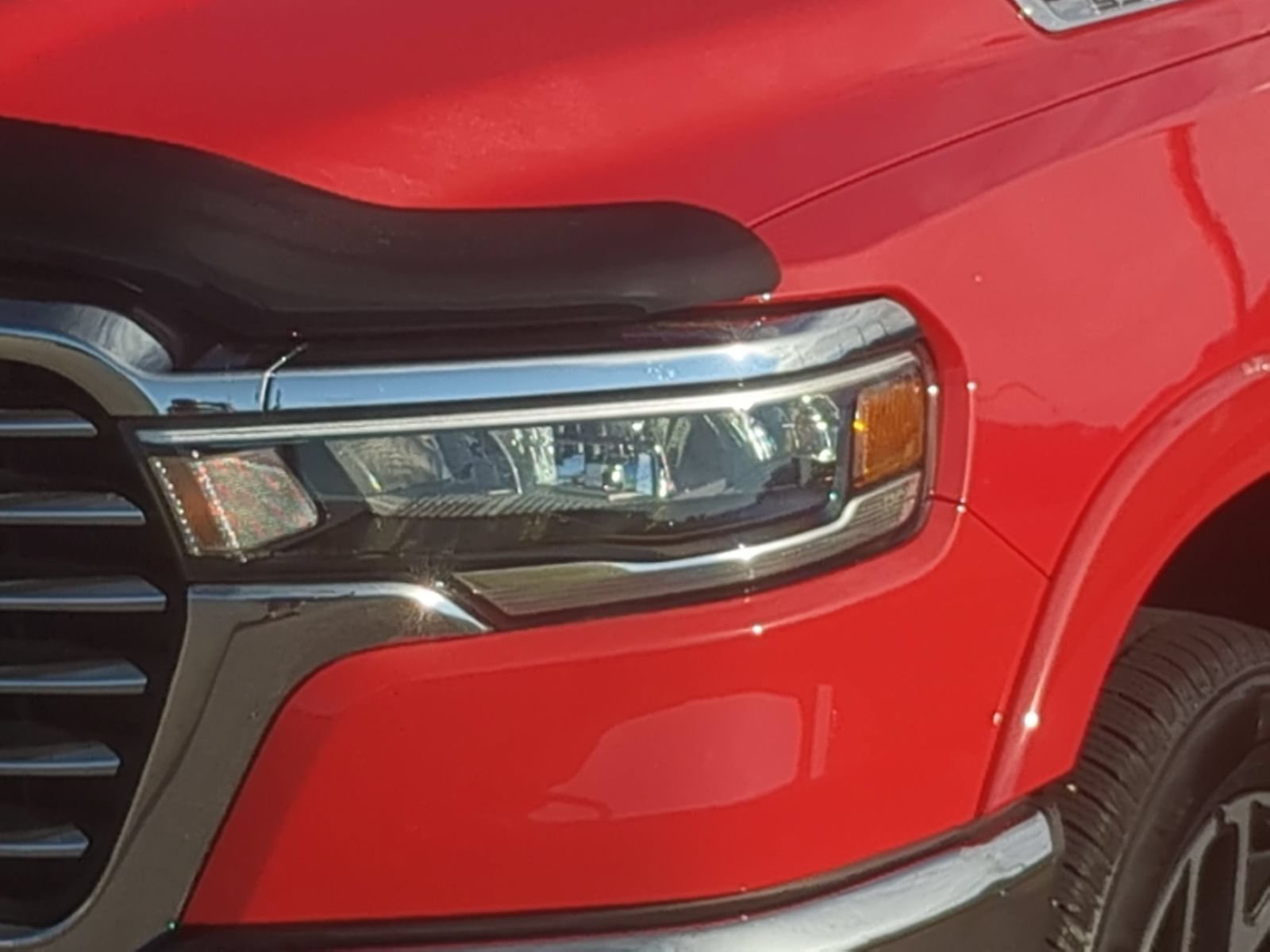 Used 2025 RAM 1500 Laramie AWD/4WD image 9