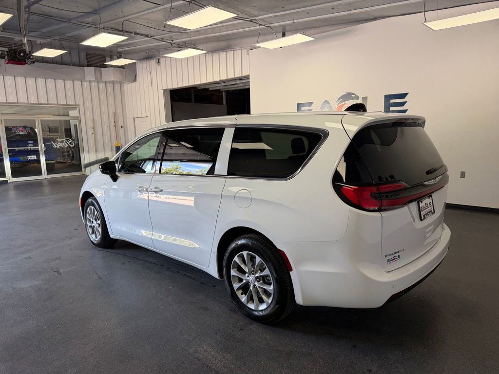 New 2026 Chrysler Pacifica Select AWD/4WD image 5