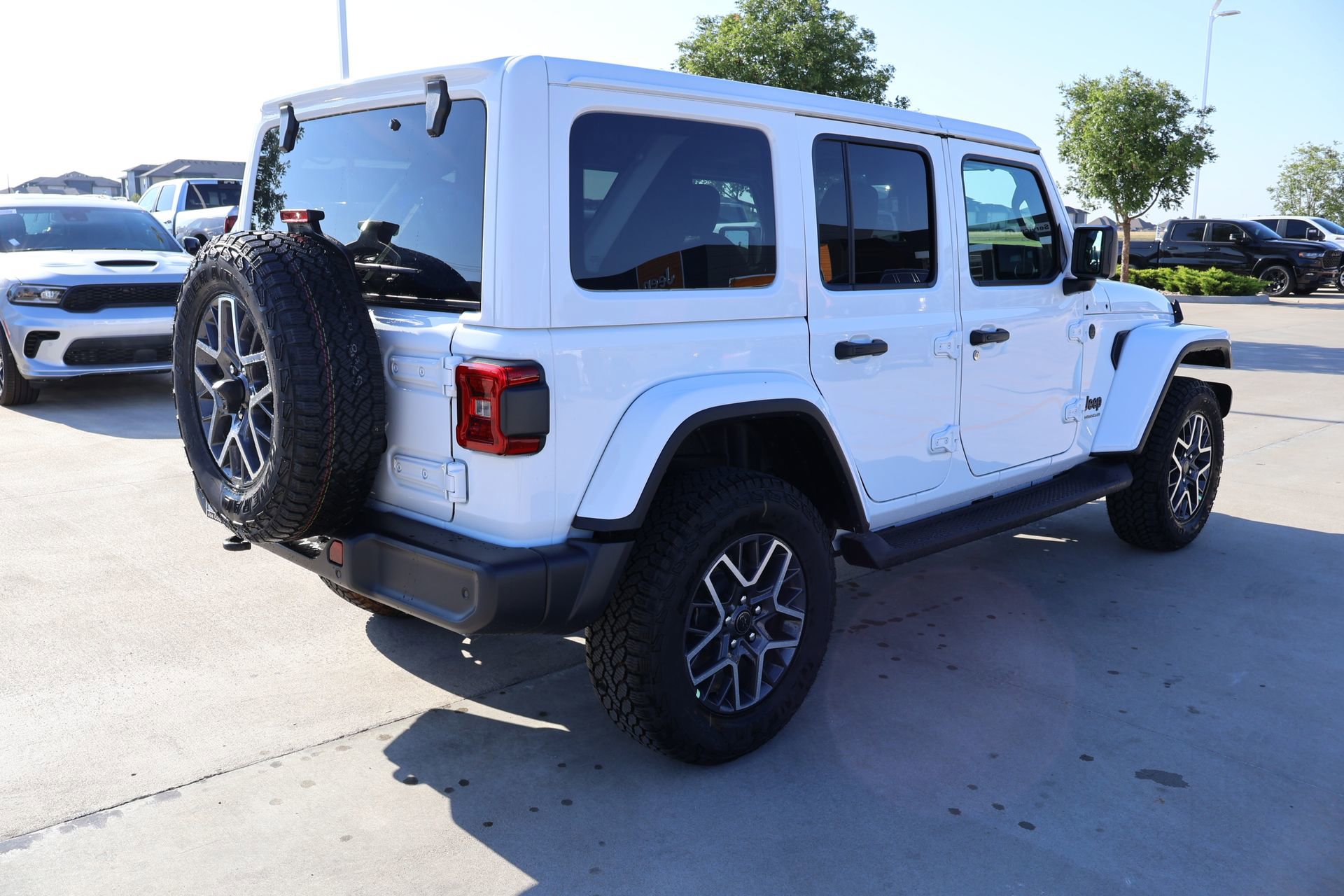 New 2026 Jeep Wrangler Unlimited Sahara AWD/4WD image 21