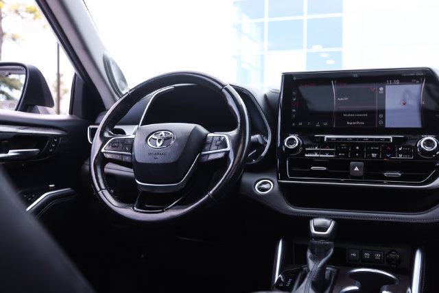 Used 2020 Toyota Highlander Platinum AWD/4WD image 23
