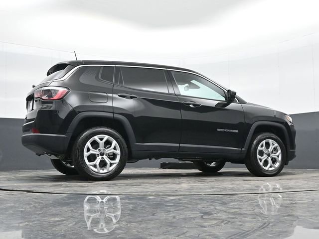 Used 2025 Jeep Compass Sport w/ Mopar Graphics Package AWD/4WD image 38