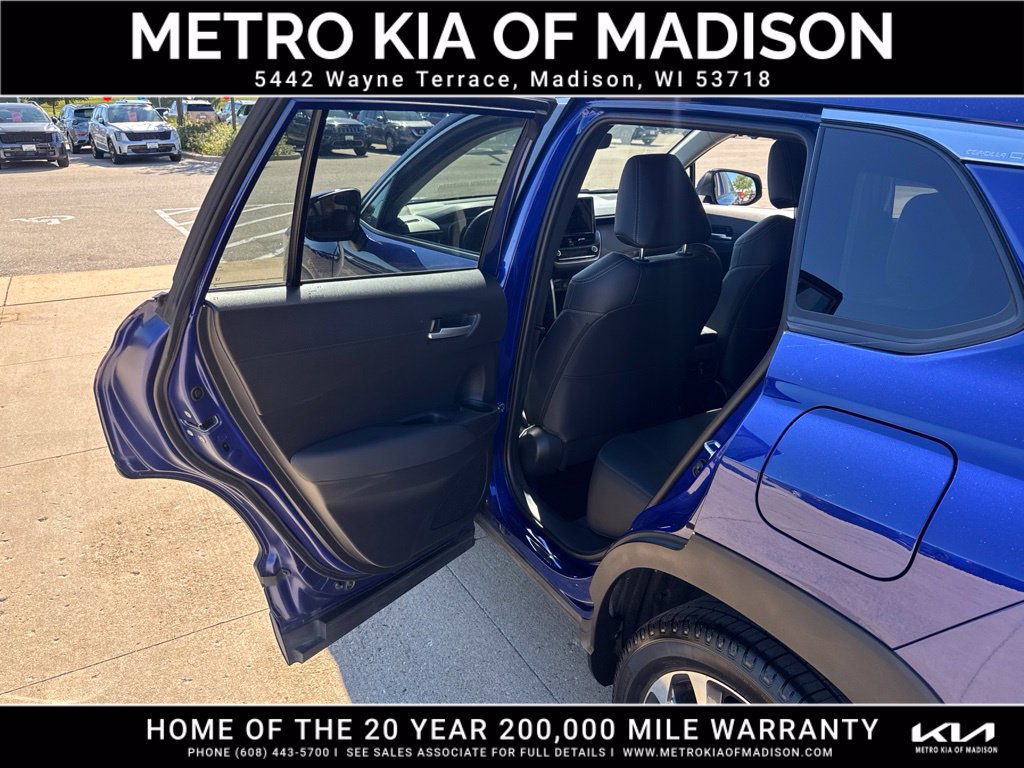 Used 2023 Toyota Corolla Cross XLE w/ Convenience Package AWD/4WD image 28