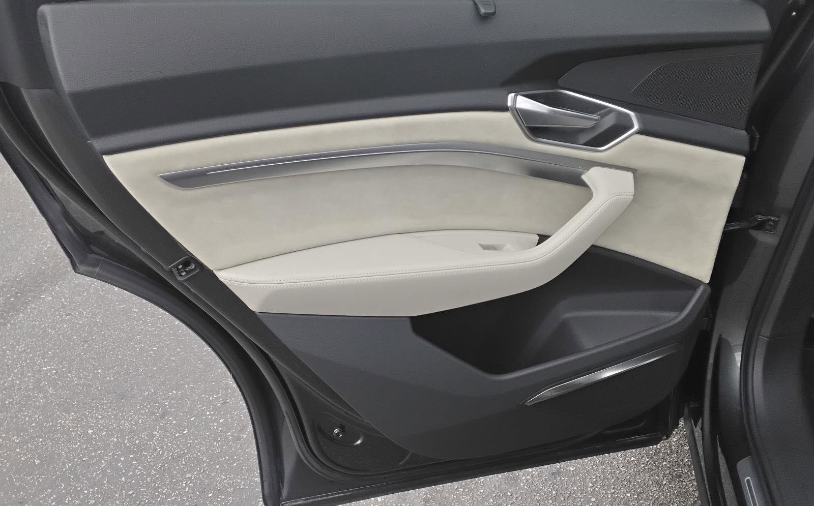 Used 2021 Audi e-tron Prestige w/ Prestige Package image 20