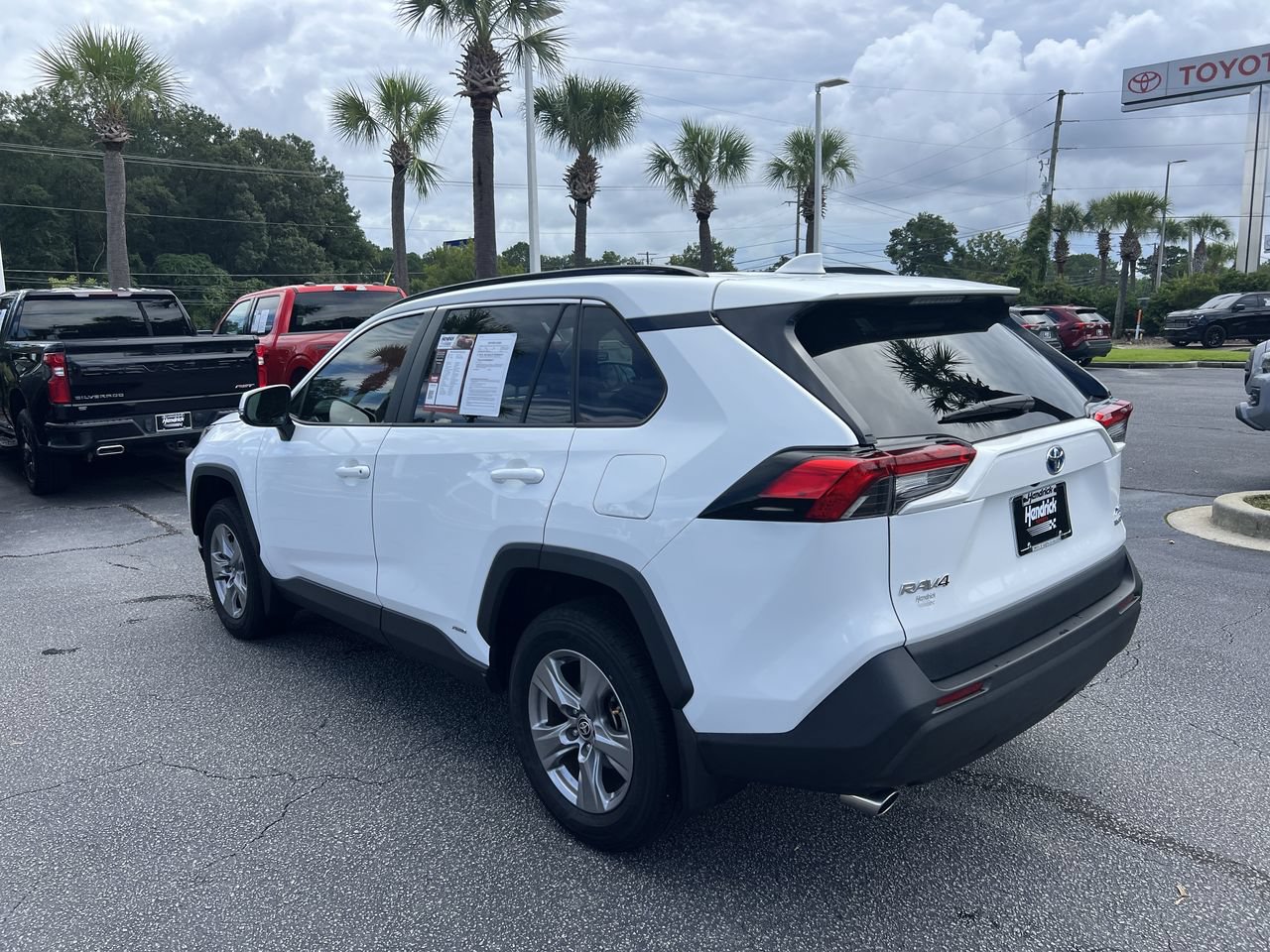 Used 2024 Toyota RAV4 XLE AWD/4WD image 8