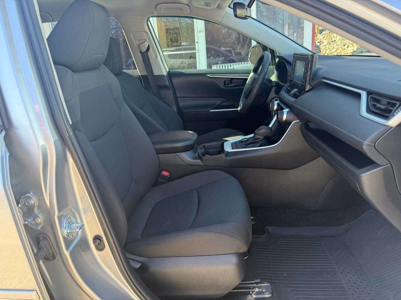 Used 2021 Toyota RAV4 LE image 14