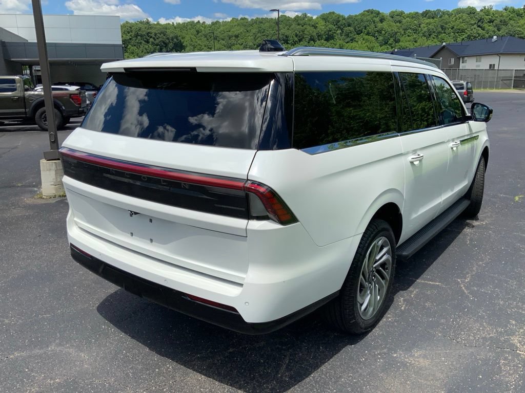 New 2027 Lincoln Navigator L Premier AWD/4WD image 15