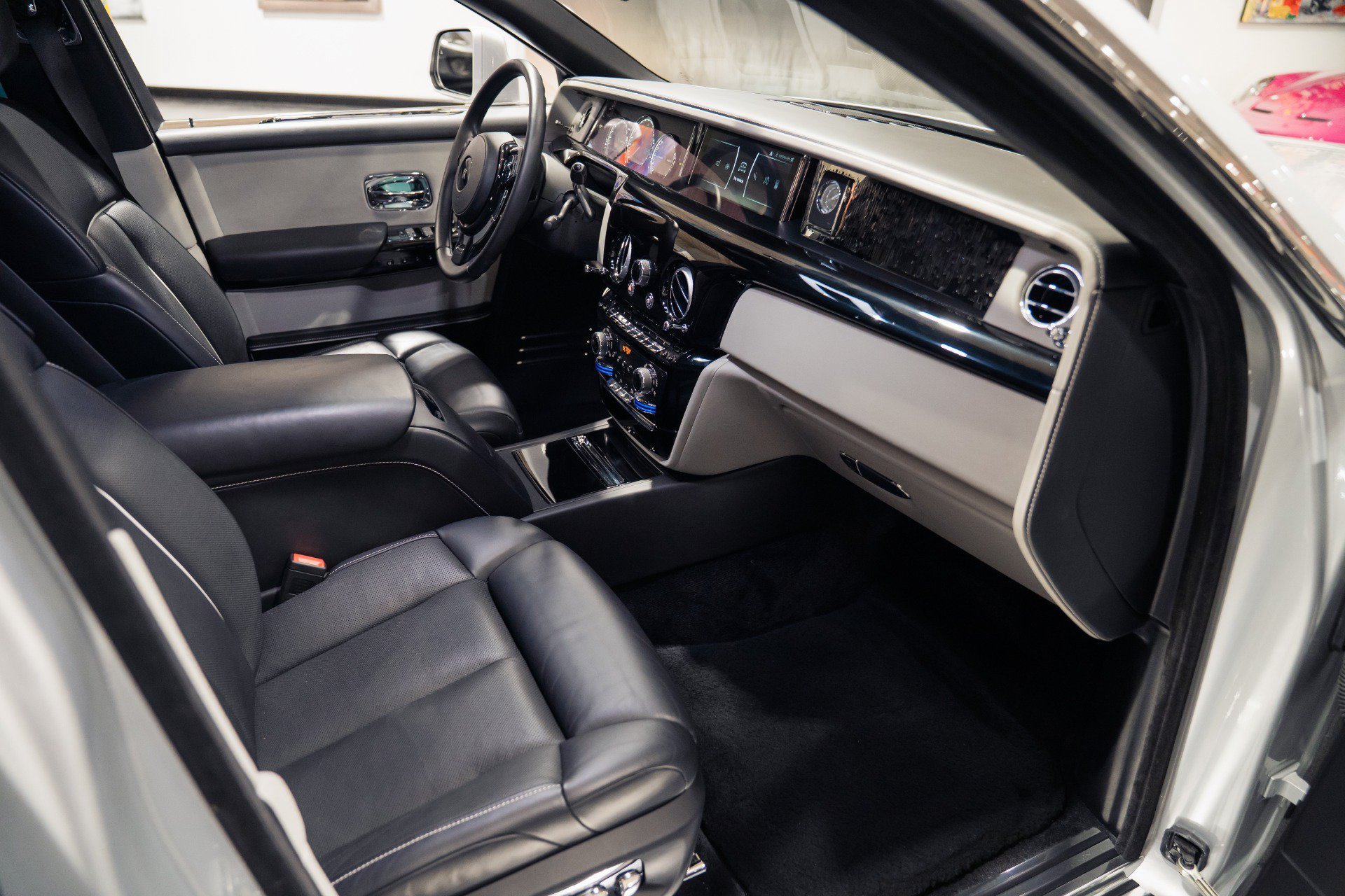 Used 2020 Rolls-Royce Phantom Sedan RWD image 2
