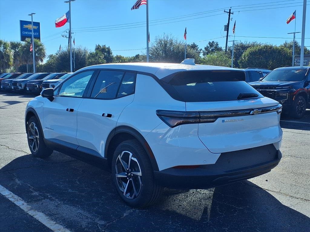 New 2026 Chevrolet Equinox EV LT image 2