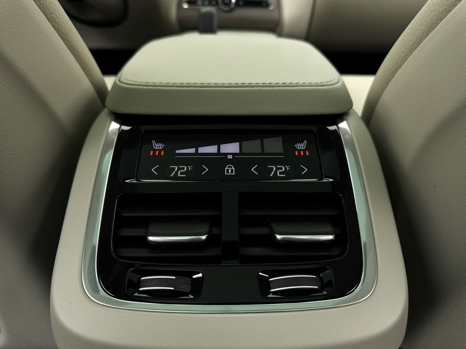 Used 2024 Volvo XC90 T8 Plus w/ Protection Package Premier image 33