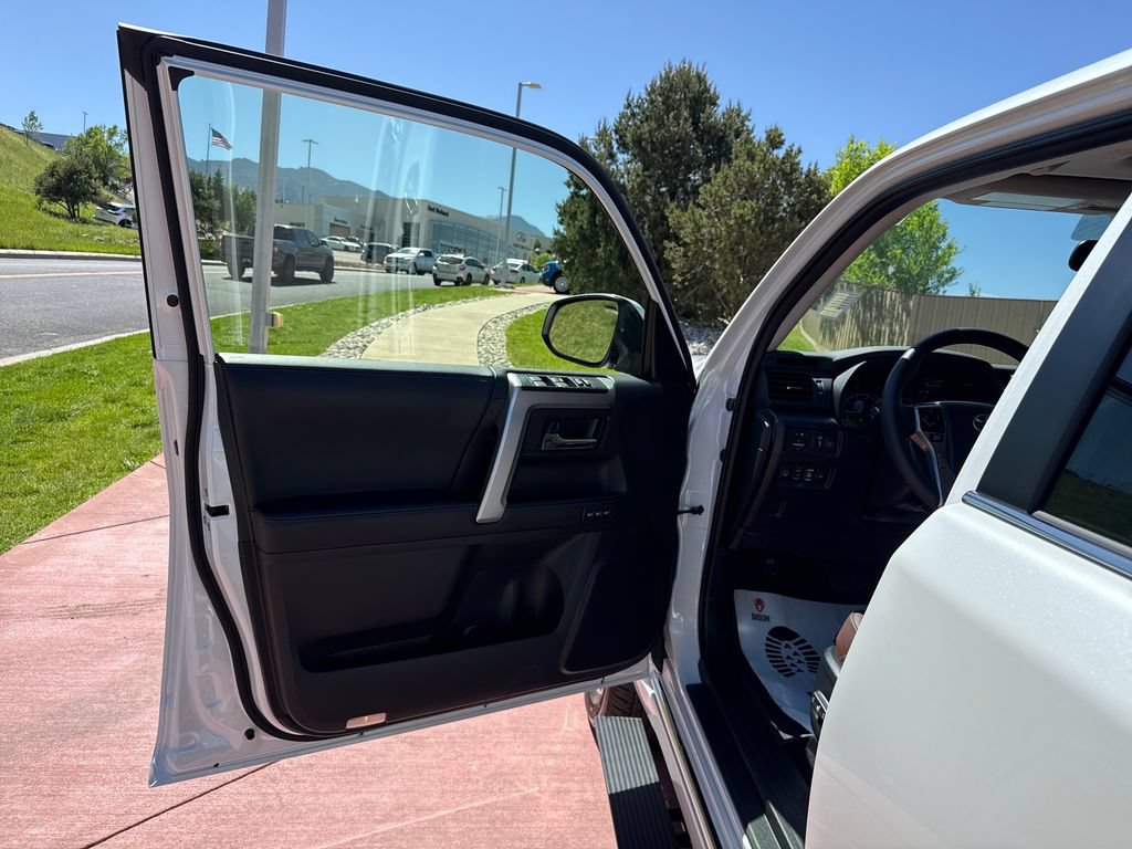 Used 2024 Toyota 4Runner Limited AWD/4WD image 10