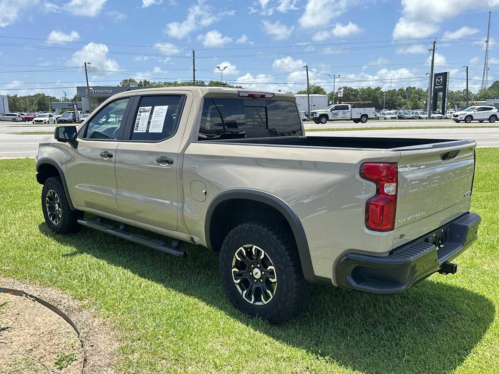 Used 2023 Chevrolet Silverado 1500 ZR2 w/ Technology Package AWD/4WD image 6