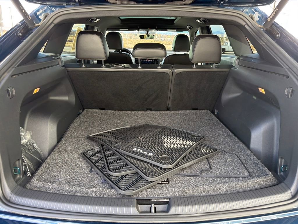 Certified 2023 Volkswagen Atlas Cross Sport SE w/ Panoramic Sunroof Package image 25