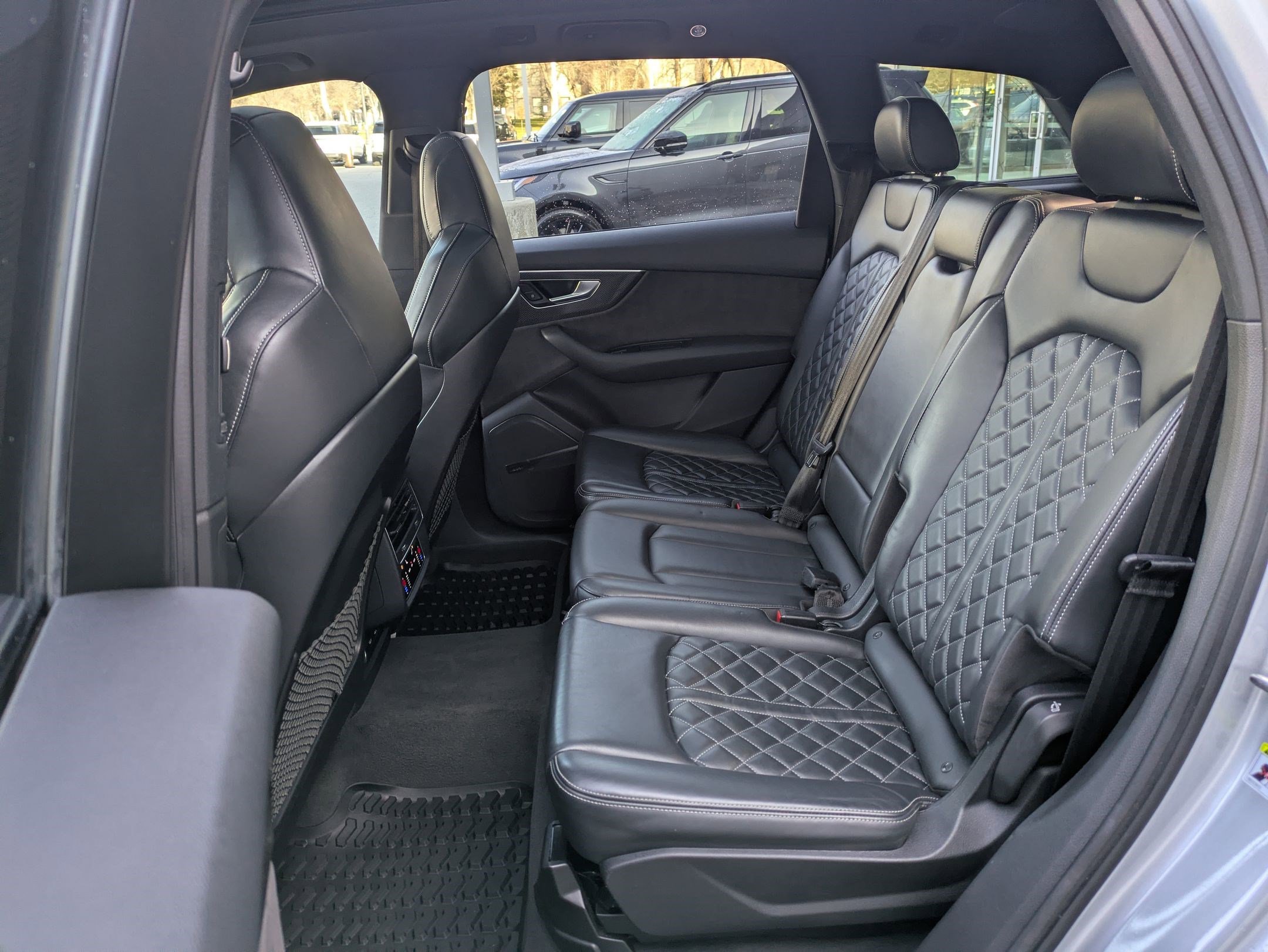 Used 2020 Audi SQ7 Premium Plus w/ SQ7 Black Optic Package image 30