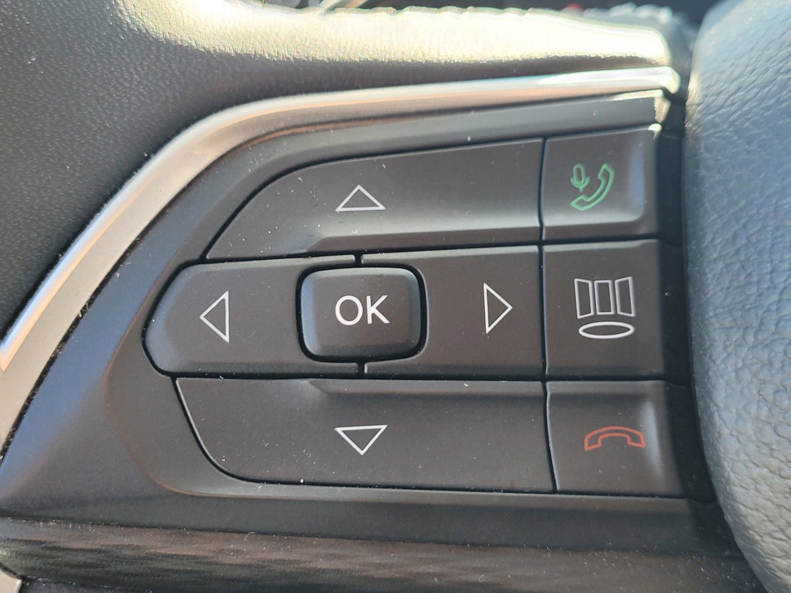 Used 2023 Jeep Grand Cherokee L Laredo image 26