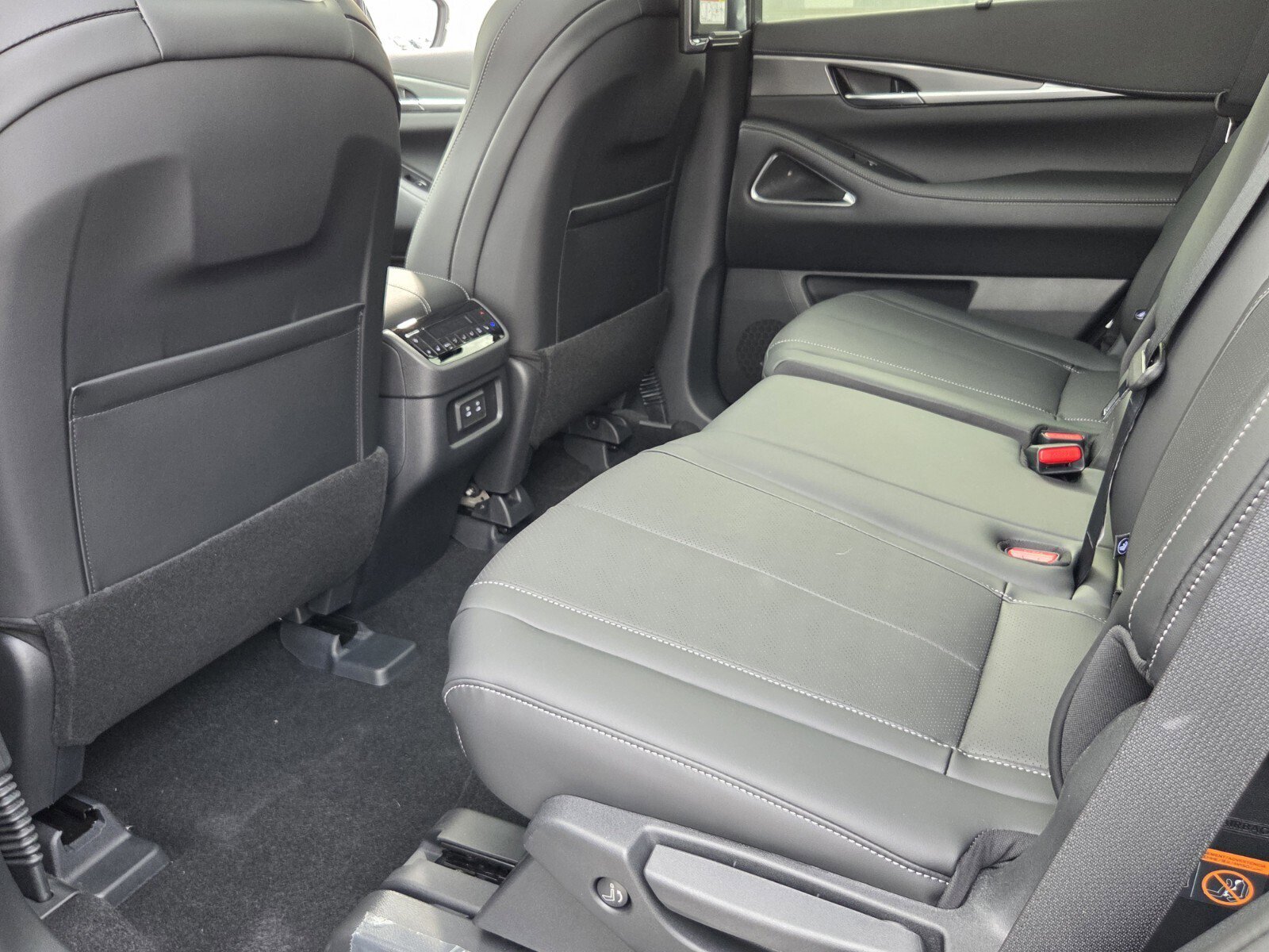 New 2026 INFINITI QX60 Luxe w/ Family Package image 10