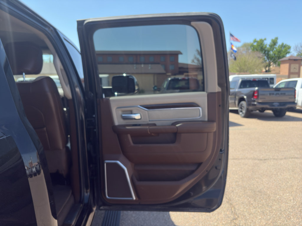 Used 2022 RAM 3500 Laramie AWD/4WD image 17