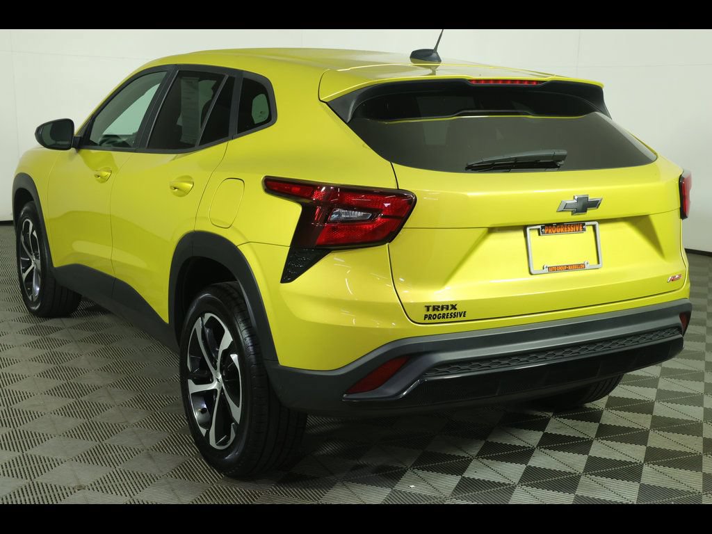 Used 2024 Chevrolet Trax RS FWD image 9