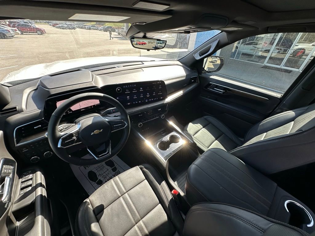 Used 2025 Chevrolet Suburban High Country AWD/4WD image 27