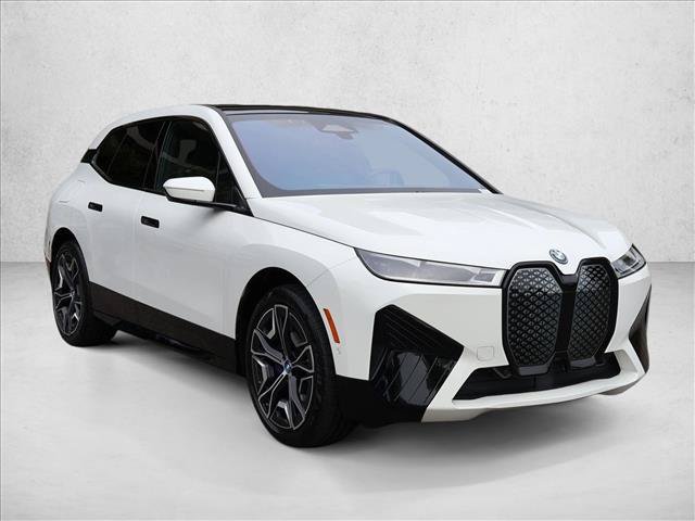 Used 2023 BMW iX xDrive50 w/ Sport Package AWD/4WD image 4