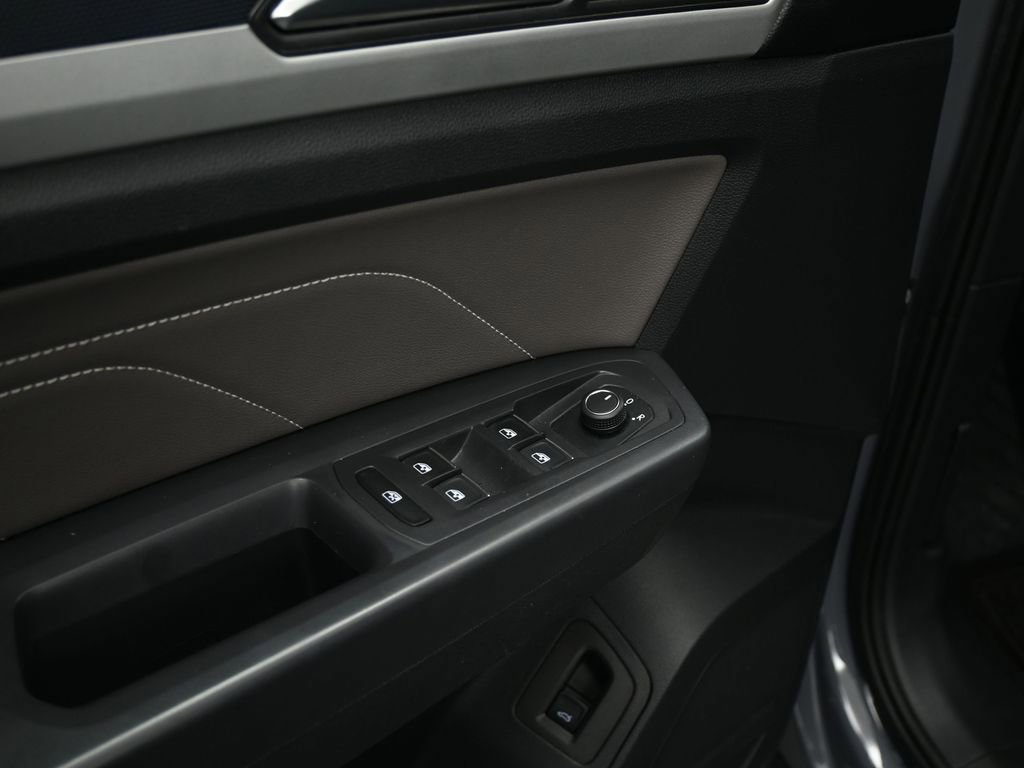 Used 2021 Volkswagen Atlas Cross Sport SE image 9