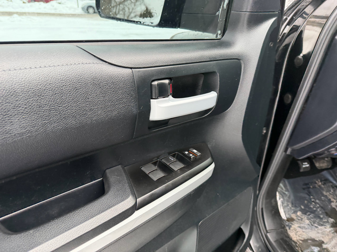 Used 2016 Toyota Tundra SR5 image 8