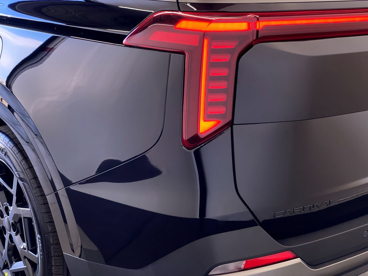 New 2026 Kia Carnival SX Prestige FWD image 9