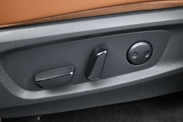 Used 2025 Nissan Pathfinder Platinum FWD image 12