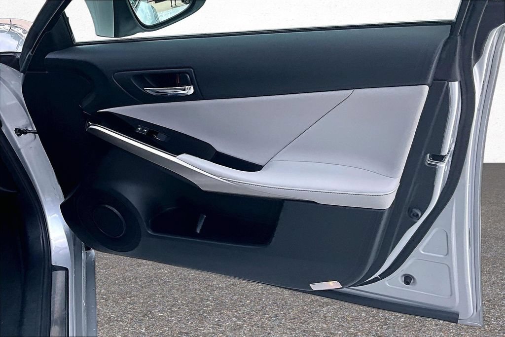 Used 2016 Lexus IS 200t RWD image 29