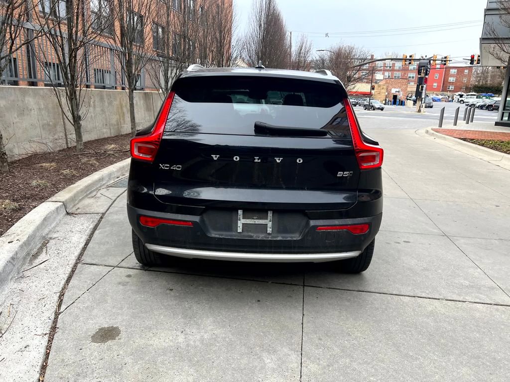 Used 2023 Volvo XC40 B5 Plus w/ Climate Package image 5