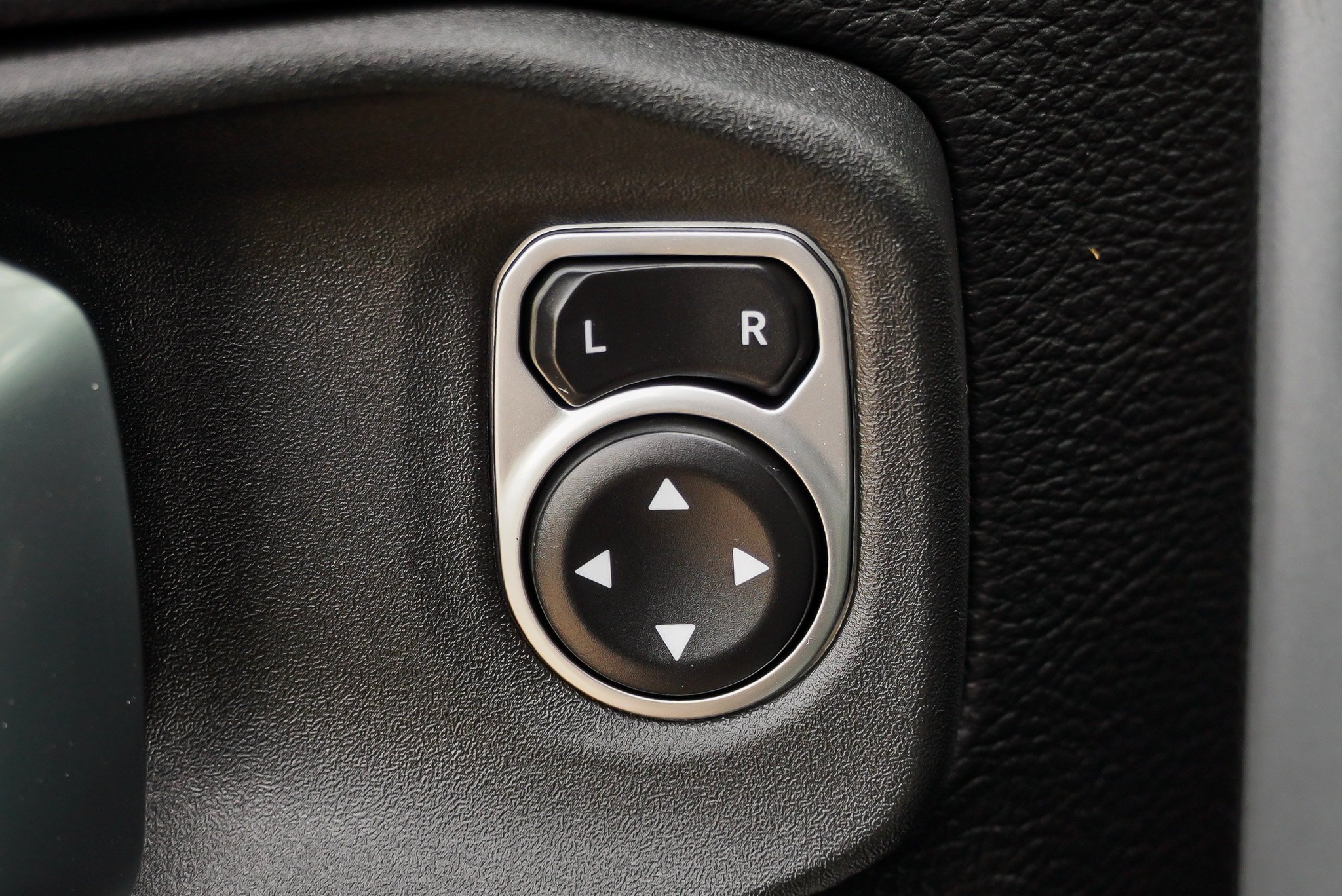 Used 2023 Jeep Wrangler Unlimited Sahara AWD/4WD image 19