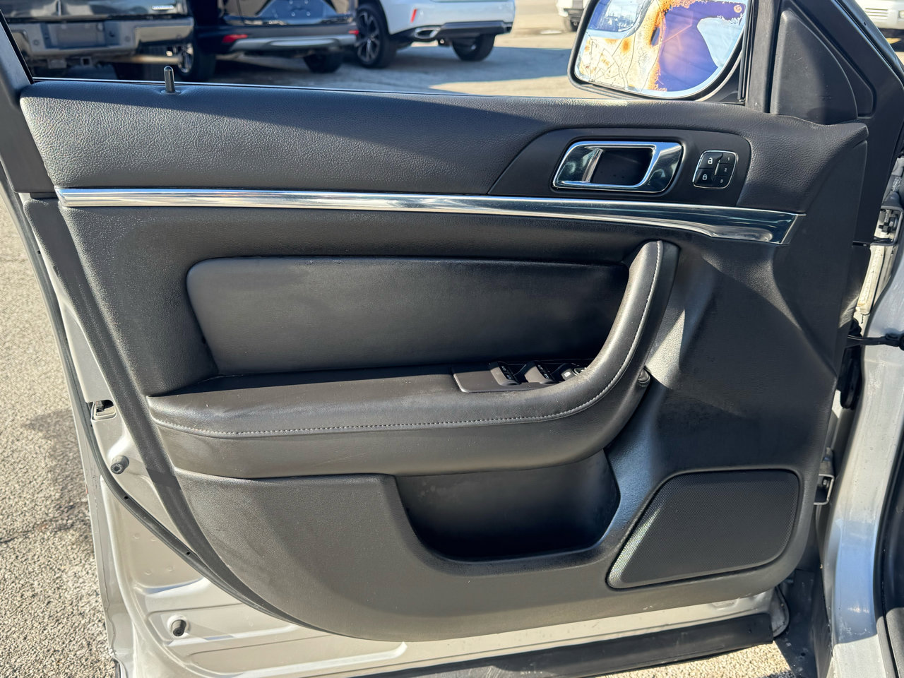 Used 2013 Lincoln MKS image 11