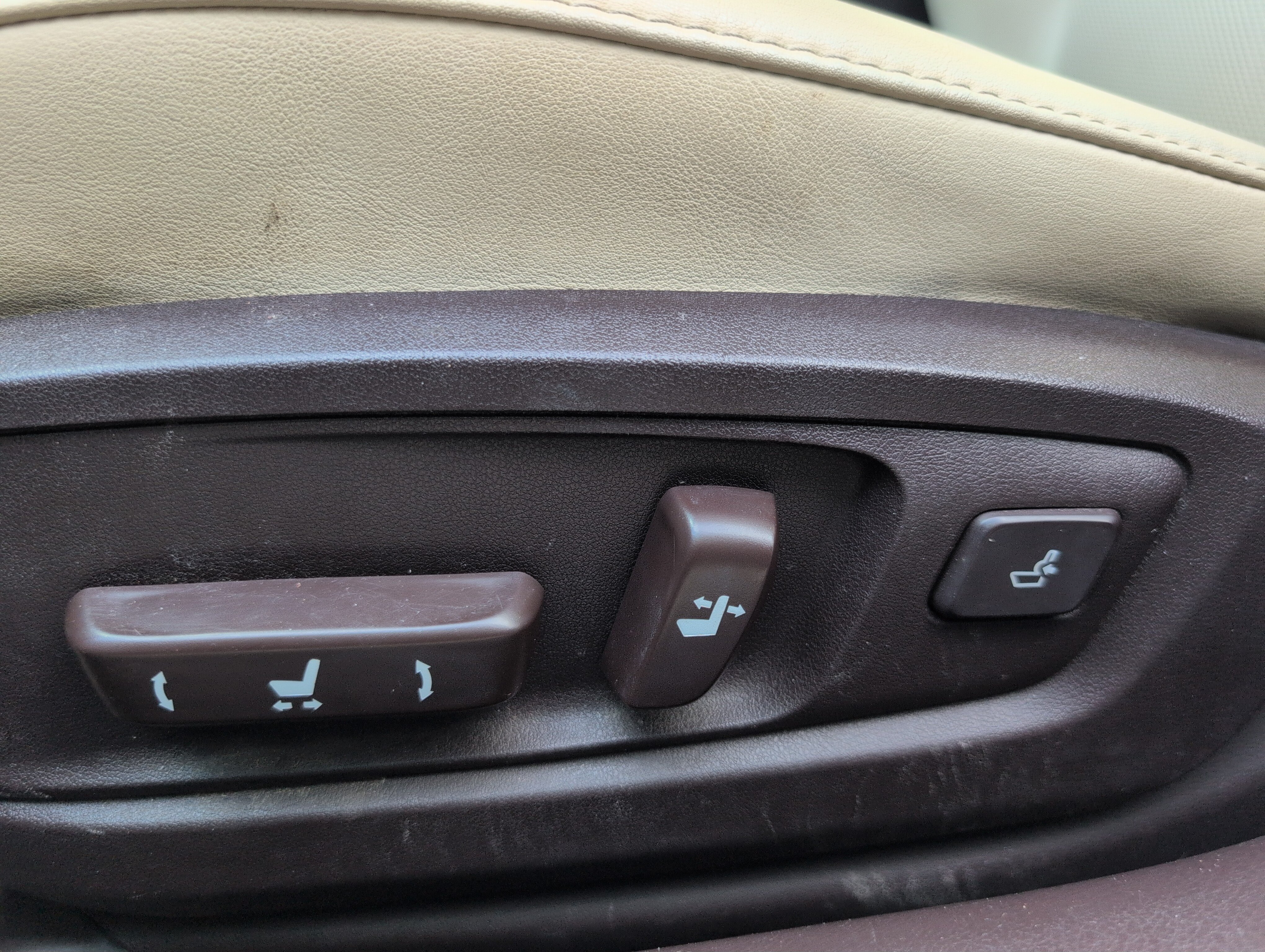 Used 2016 Lexus ES 350 w/ Premium Package w/Wood Trim FWD image 8
