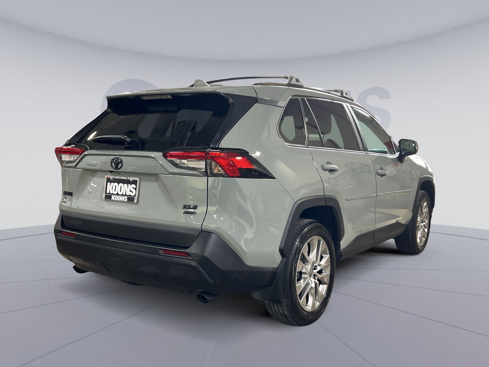 Used 2023 Toyota RAV4 XLE Premium image 7