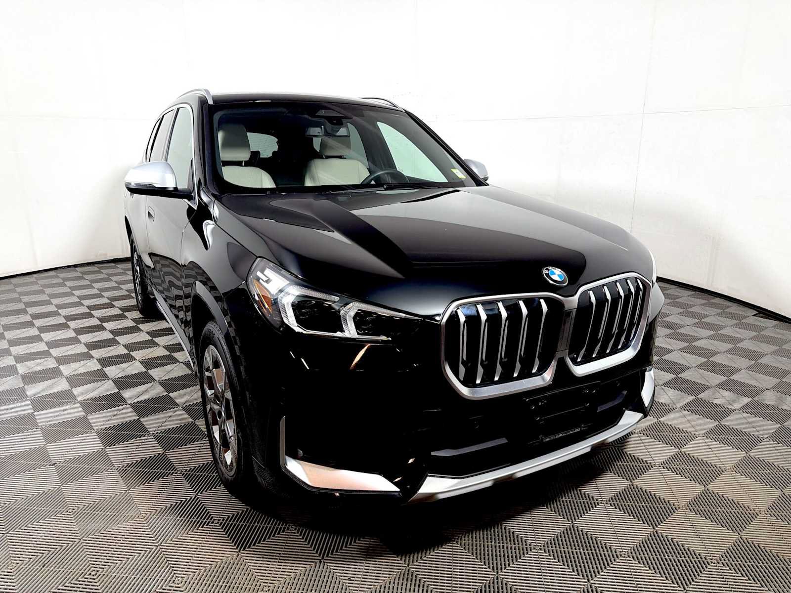 Used 2023 BMW X1 xDrive28i w/ Convenience Package AWD/4WD image 2