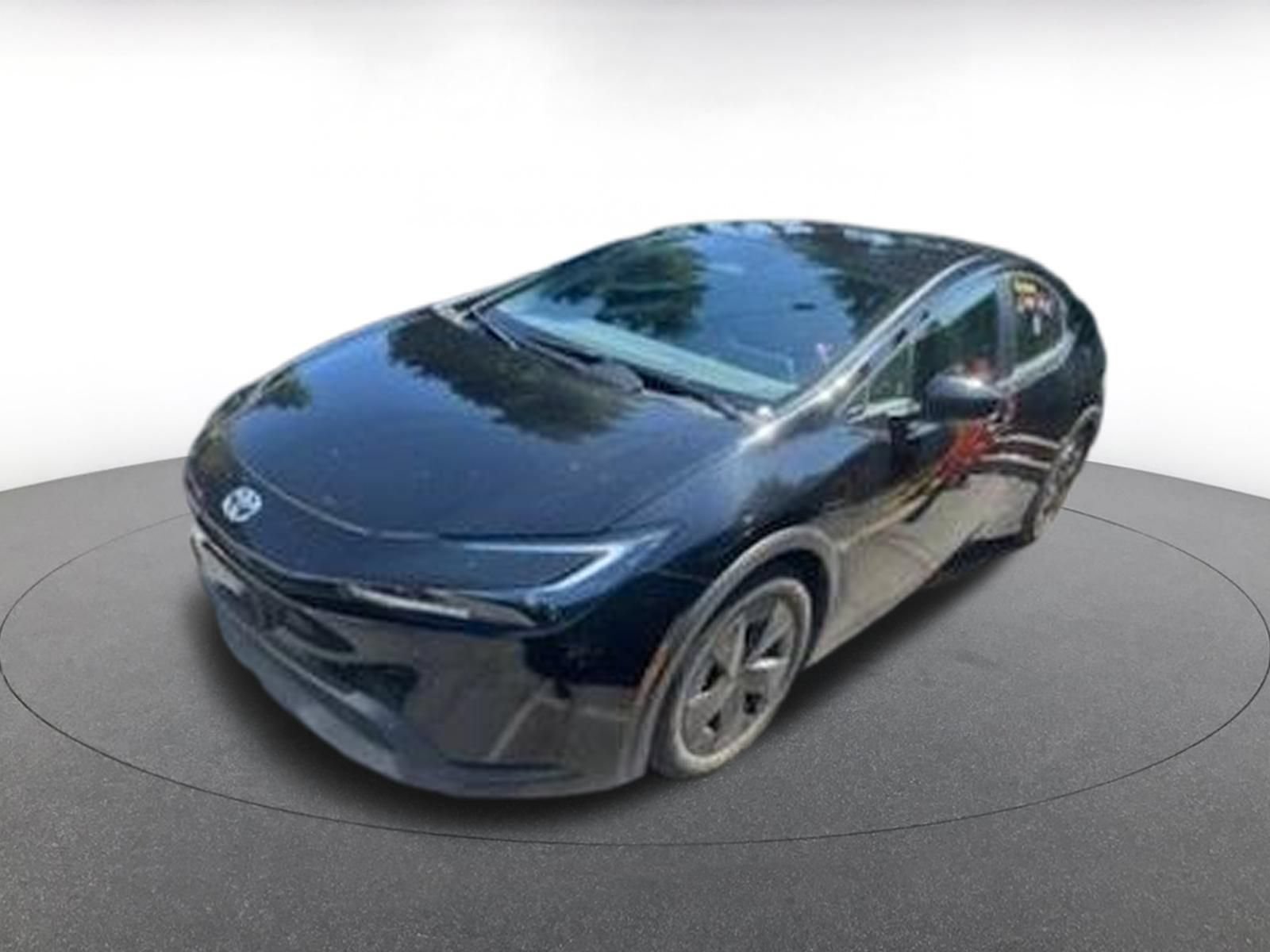 Used 2025 Toyota Prius LE FWD image 2